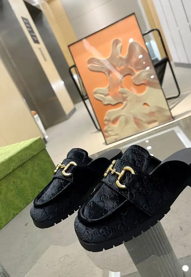 hype Gucci Slippers