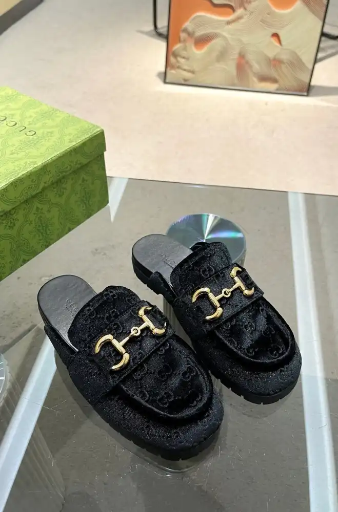 hype Gucci Slippers