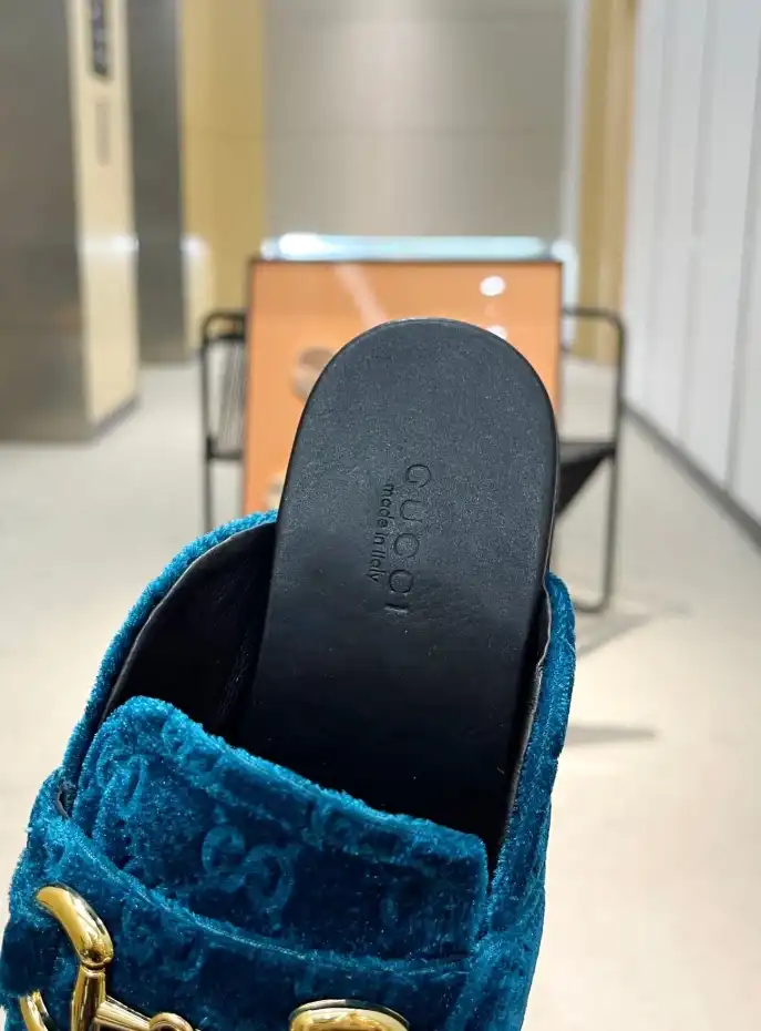 hype Gucci Slippers