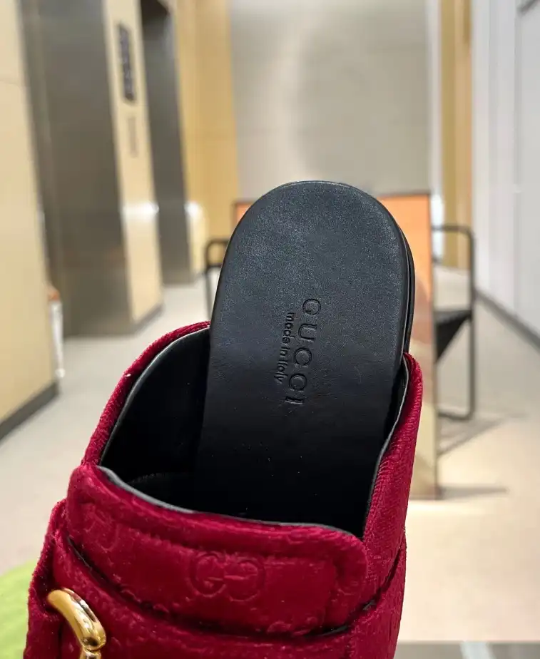 hype Gucci Slippers