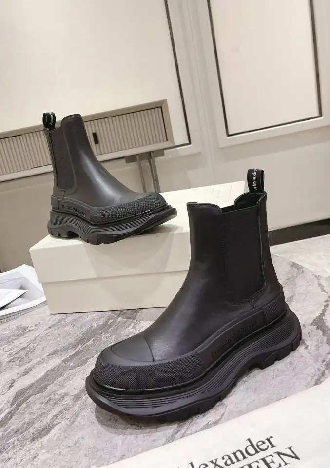 hype McQueen Boots