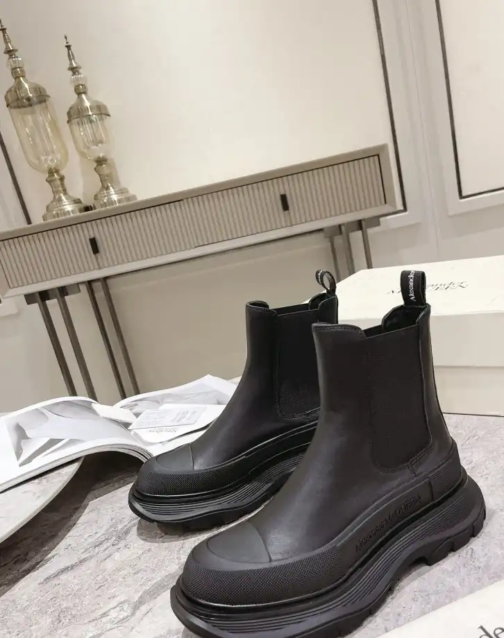 hype McQueen Boots