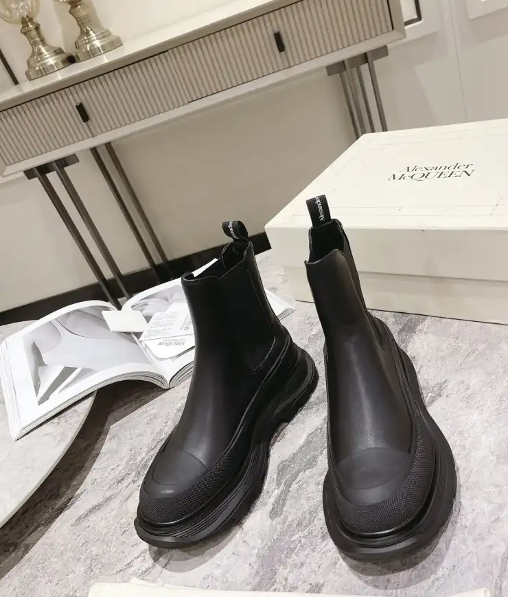 hype McQueen Boots