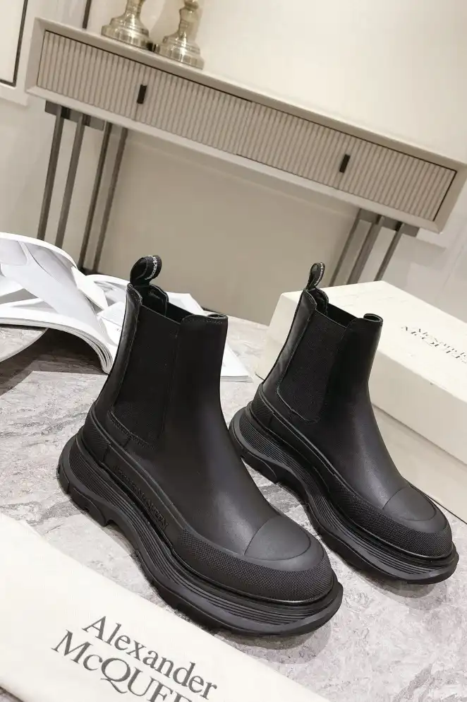 hype McQueen Boots