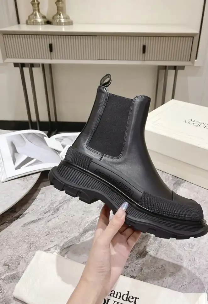 hype McQueen Boots