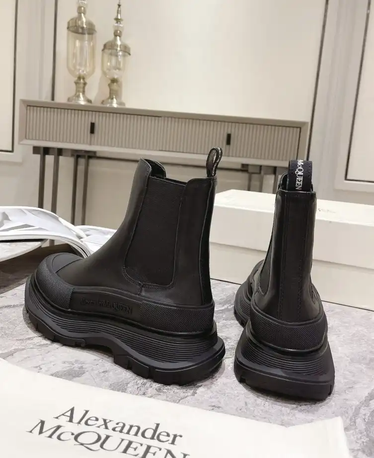 hype McQueen Boots