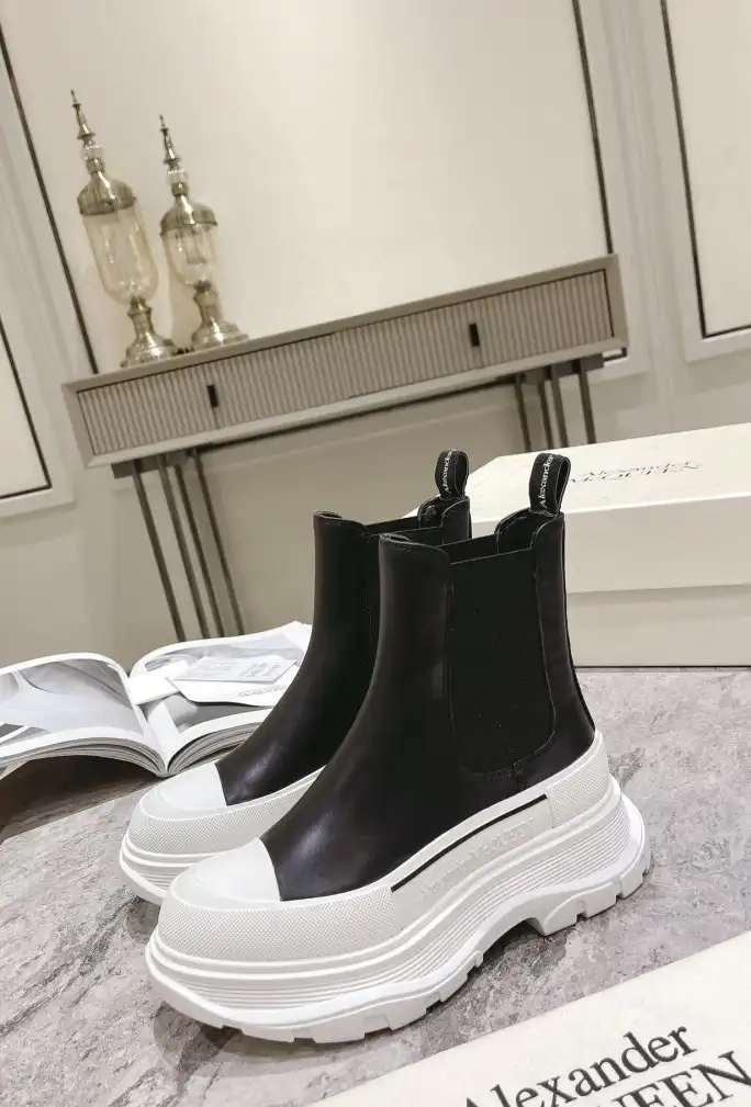 hype McQueen Boots