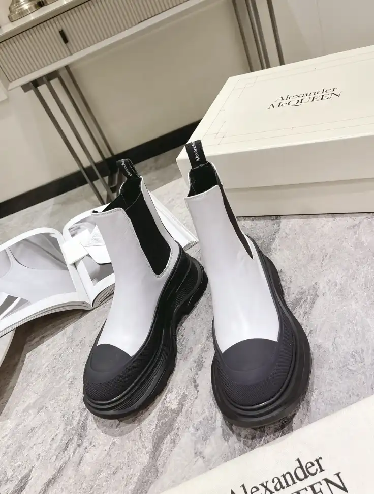 hype McQueen Boots