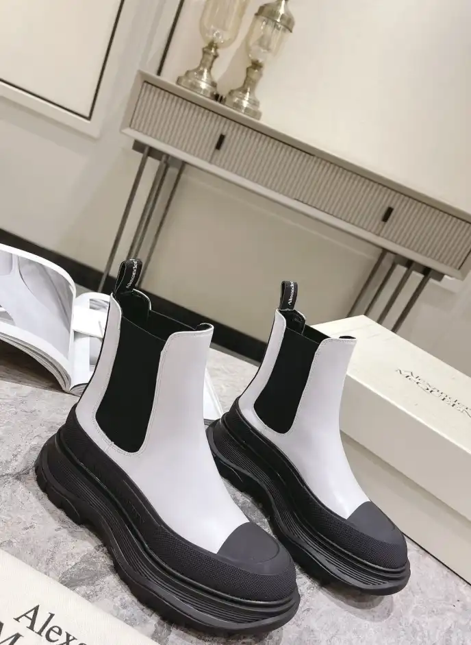 hype McQueen Boots