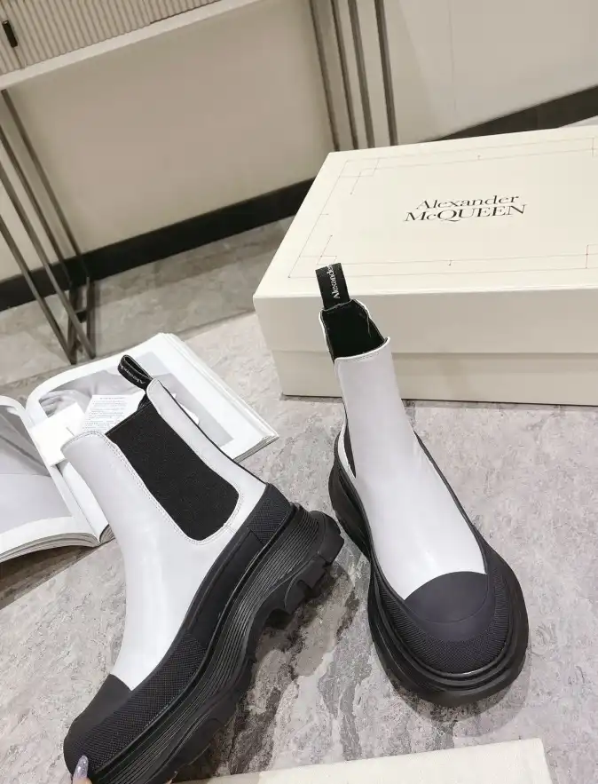 hype McQueen Boots