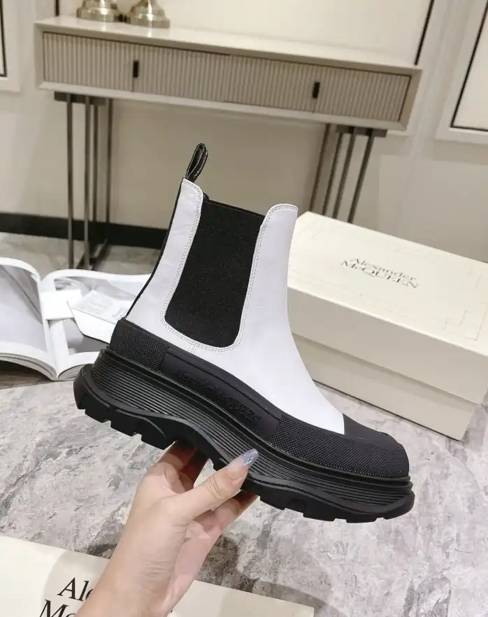 hype McQueen Boots