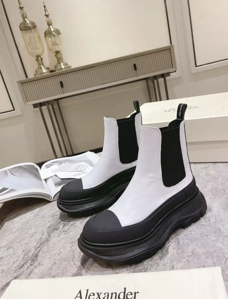 hype McQueen Boots