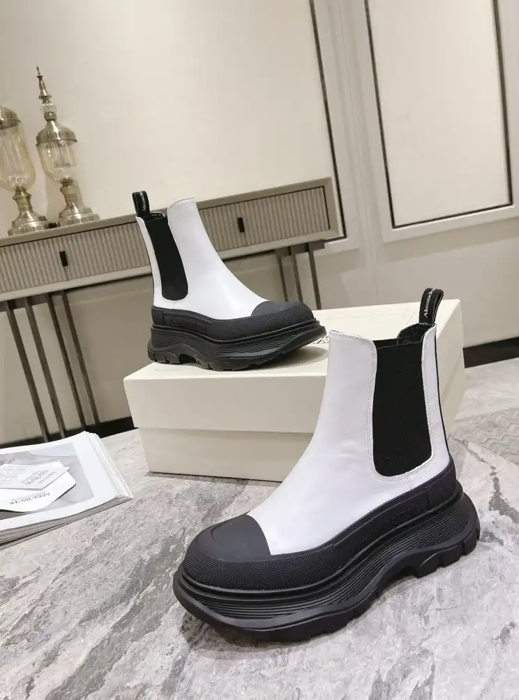 hype McQueen Boots