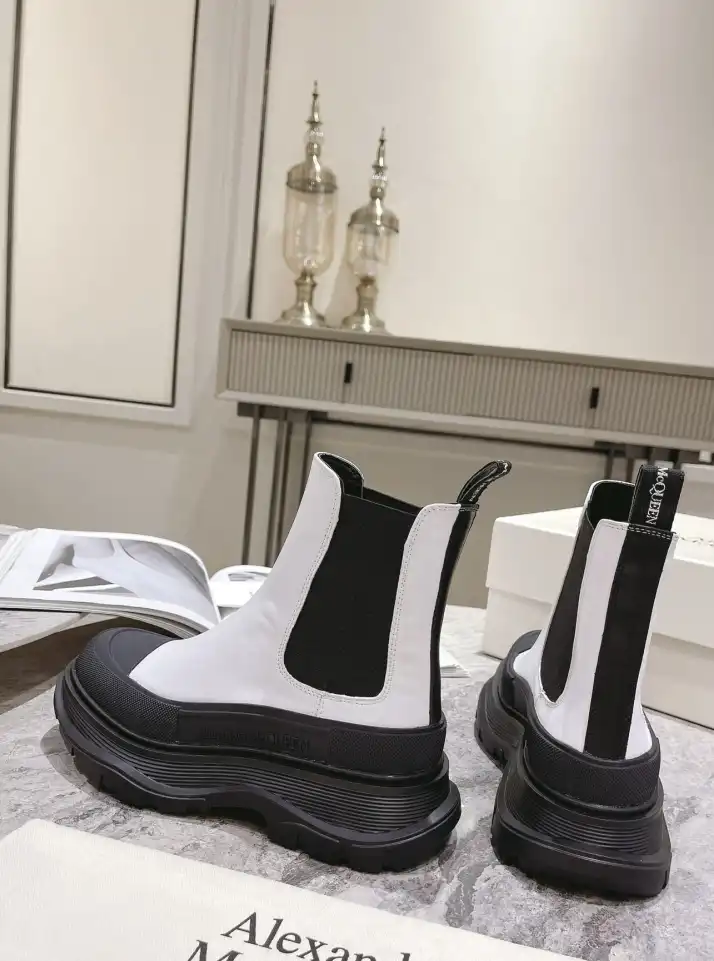 hype McQueen Boots