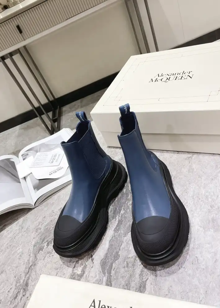 hype McQueen Boots