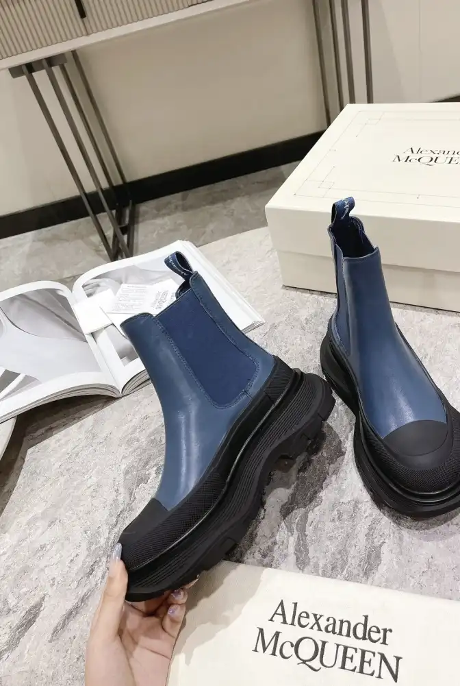 hype McQueen Boots