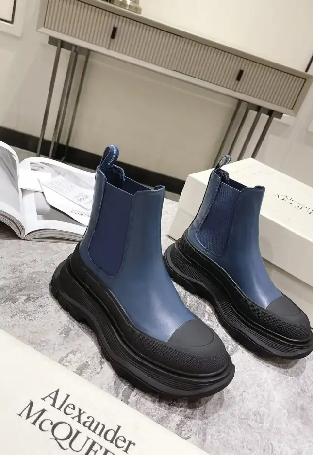 hype McQueen Boots