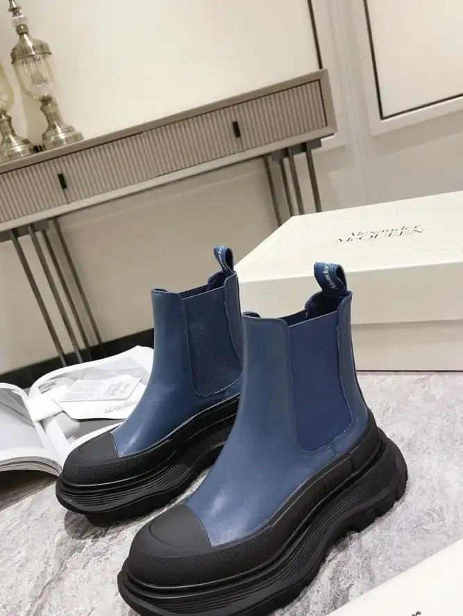 hype McQueen Boots