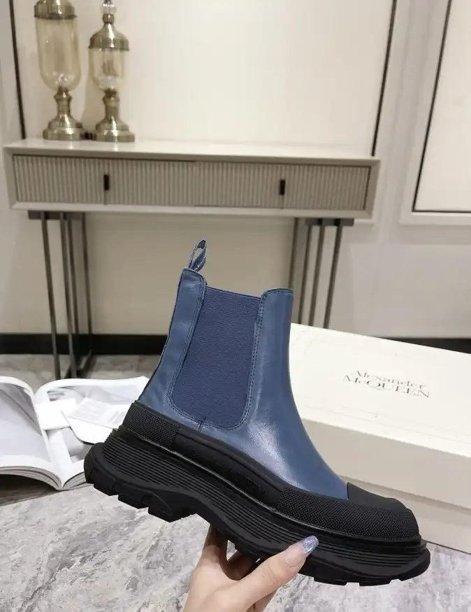 hype McQueen Boots