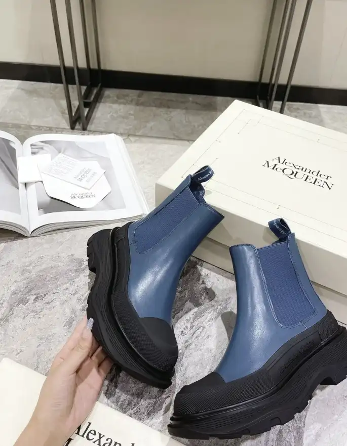 hype McQueen Boots