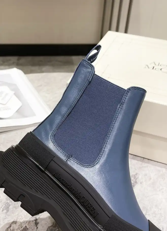 hype McQueen Boots