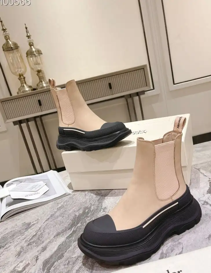 hype McQueen Boots