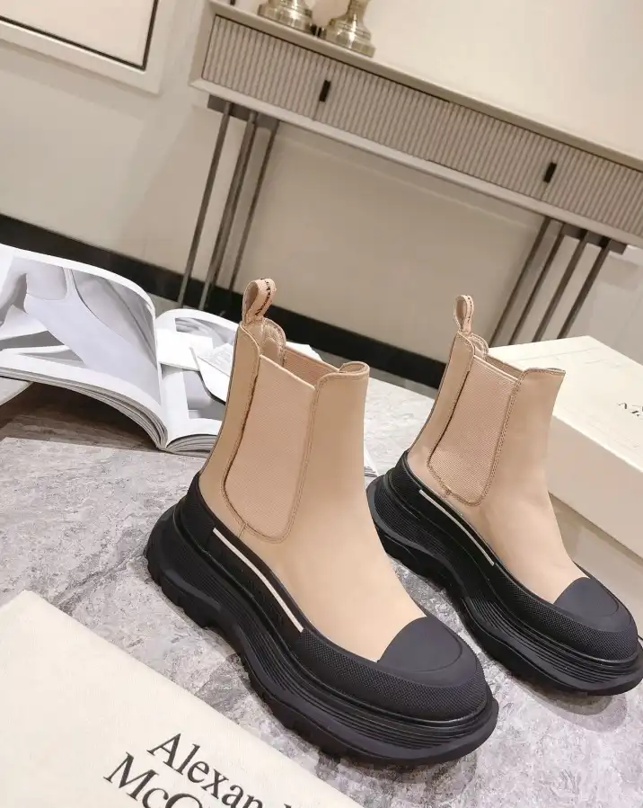 hype McQueen Boots