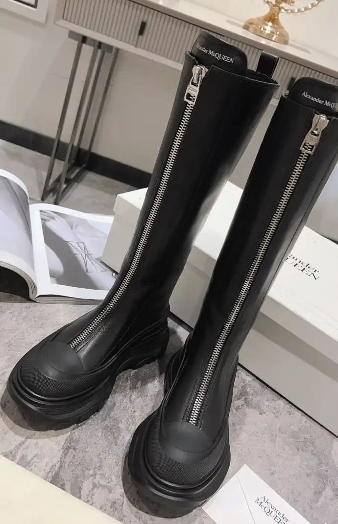 hype McQueen Boots