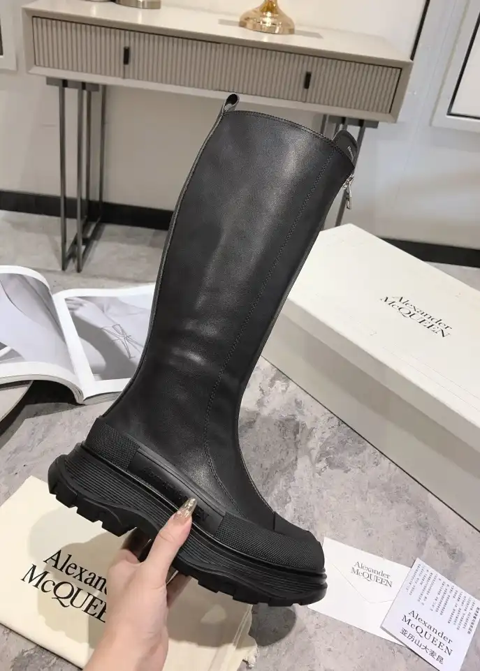 hype McQueen Boots