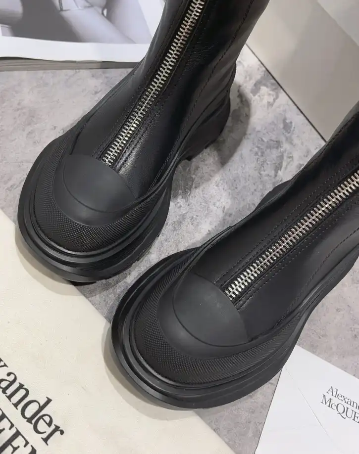 hype McQueen Boots