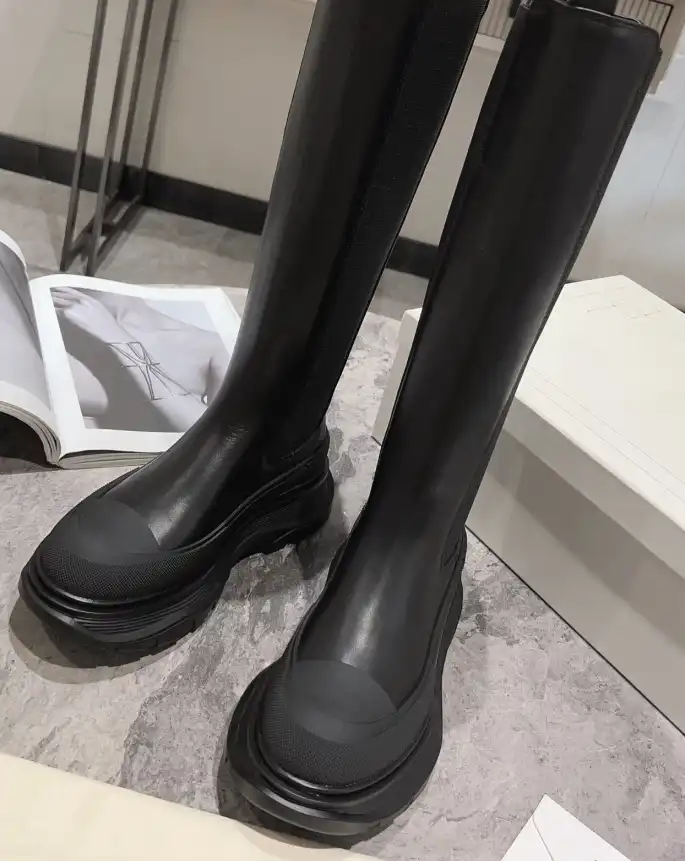 hype McQueen Boots