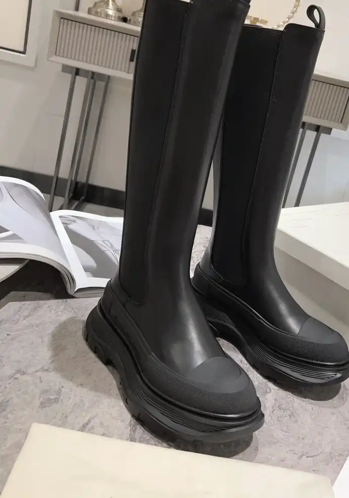 hype McQueen Boots