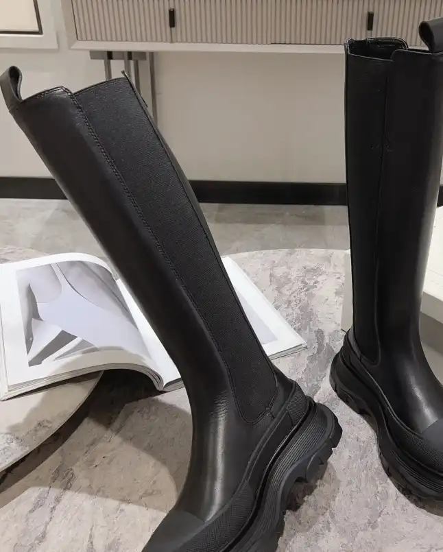 hype McQueen Boots