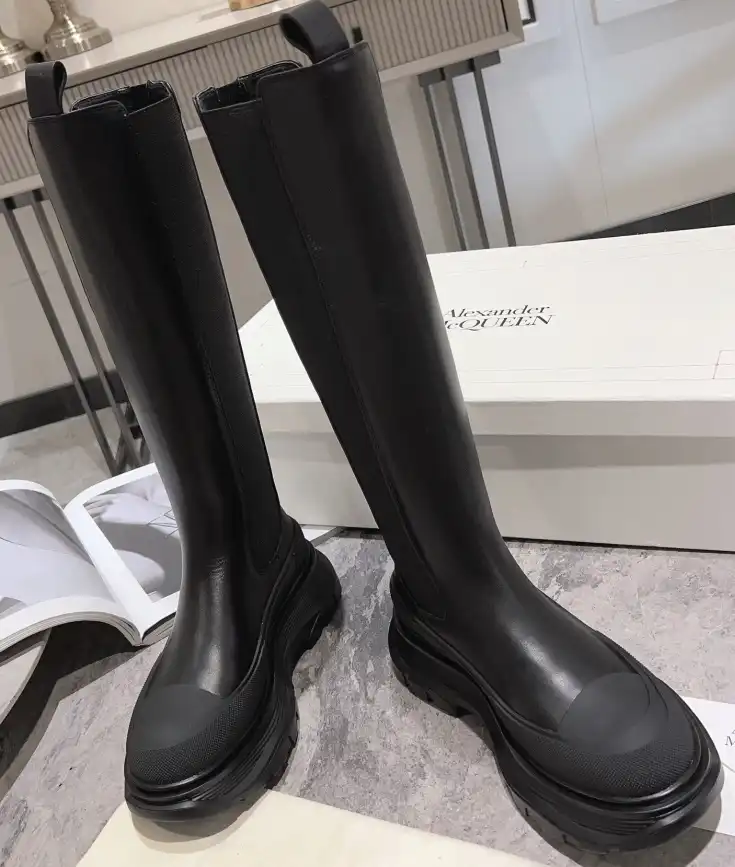 hype McQueen Boots