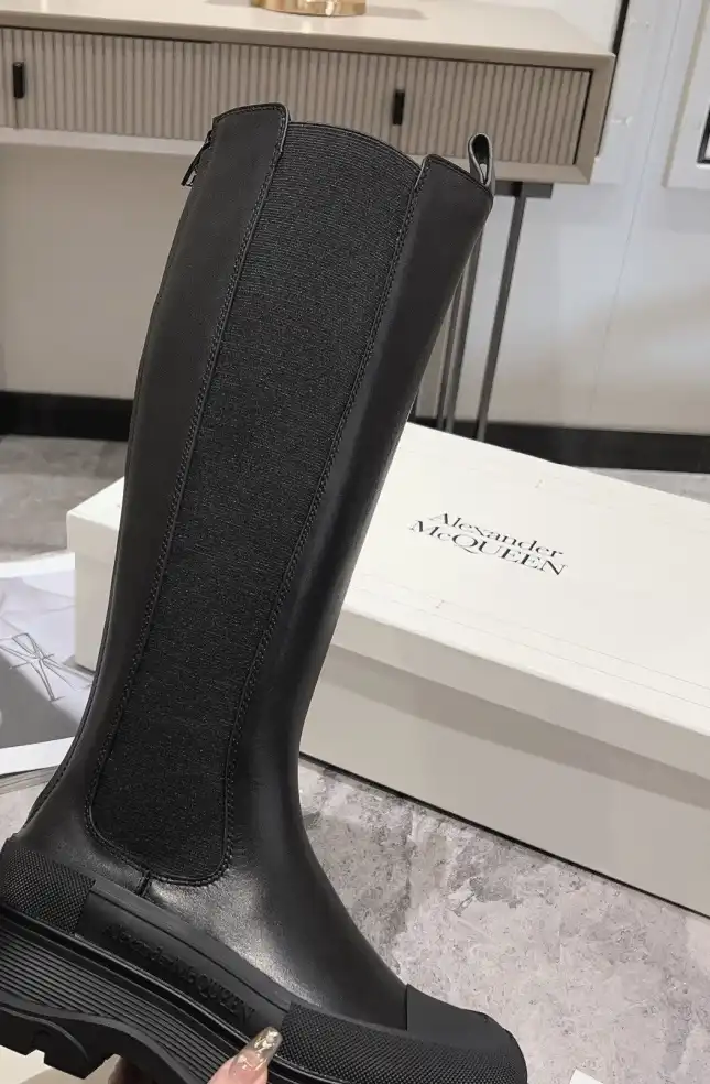 hype McQueen Boots