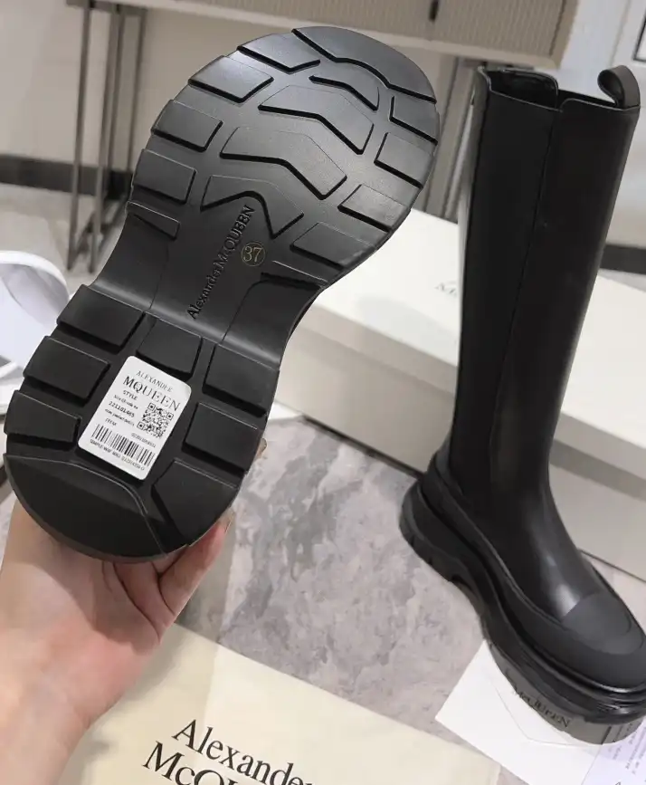 hype McQueen Boots