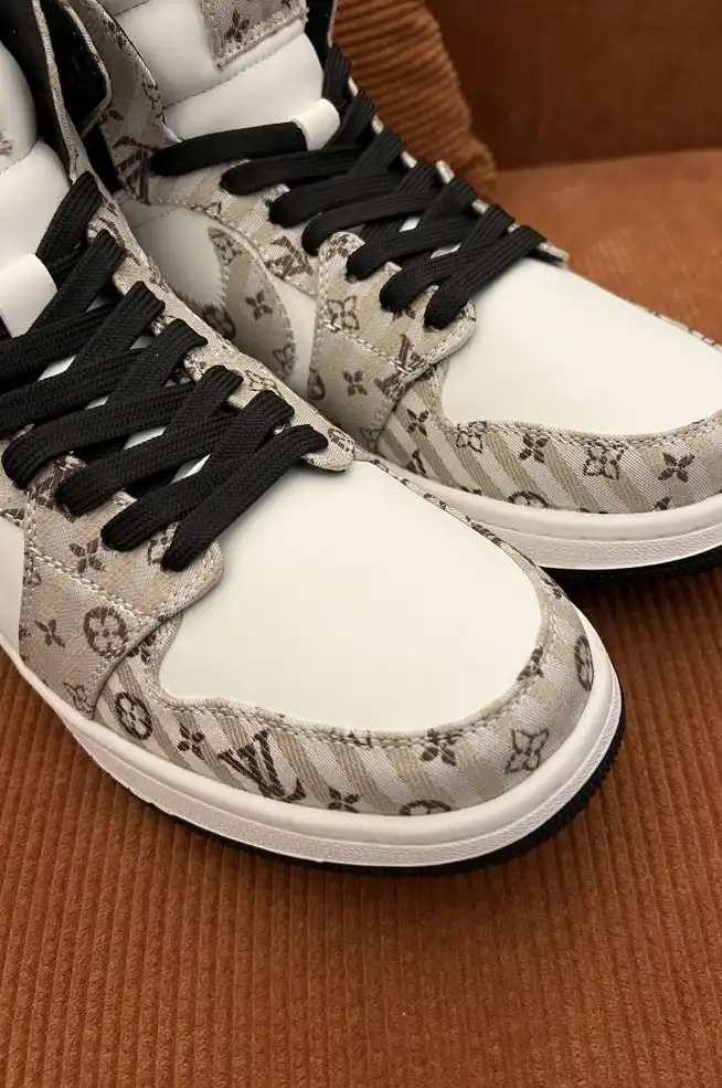 hype Louis Vuitton Sneakers