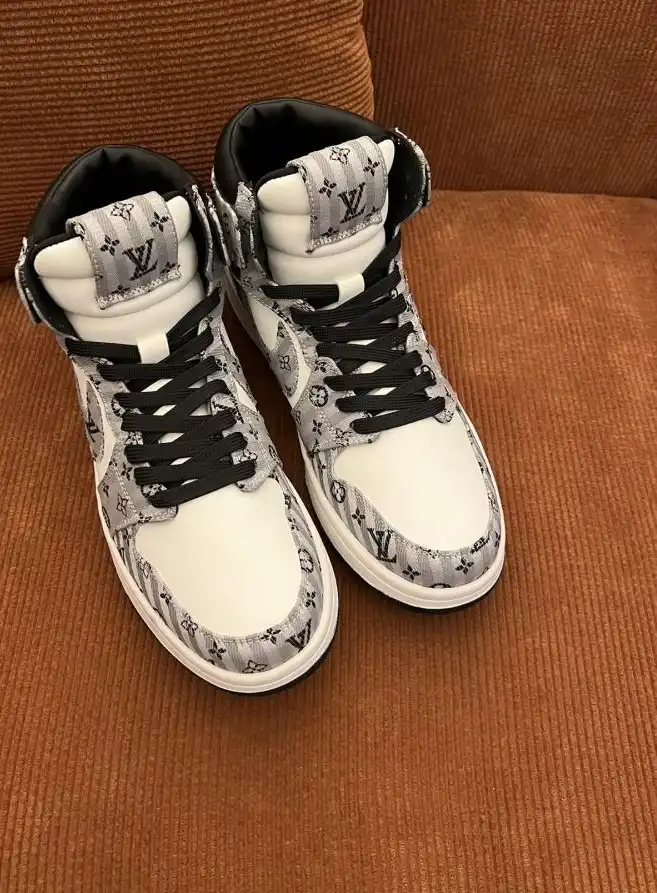 hype Louis Vuitton Sneakers