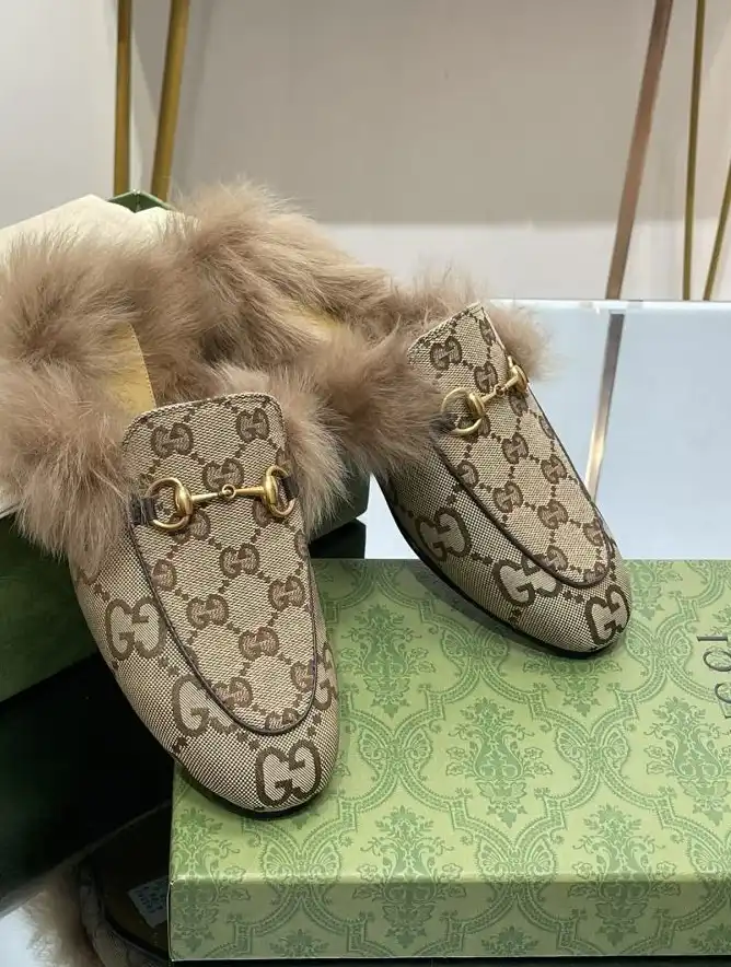 hype Gucci Slippers