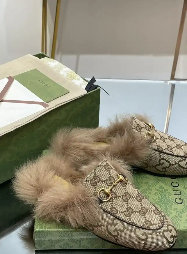 hype Gucci Slippers