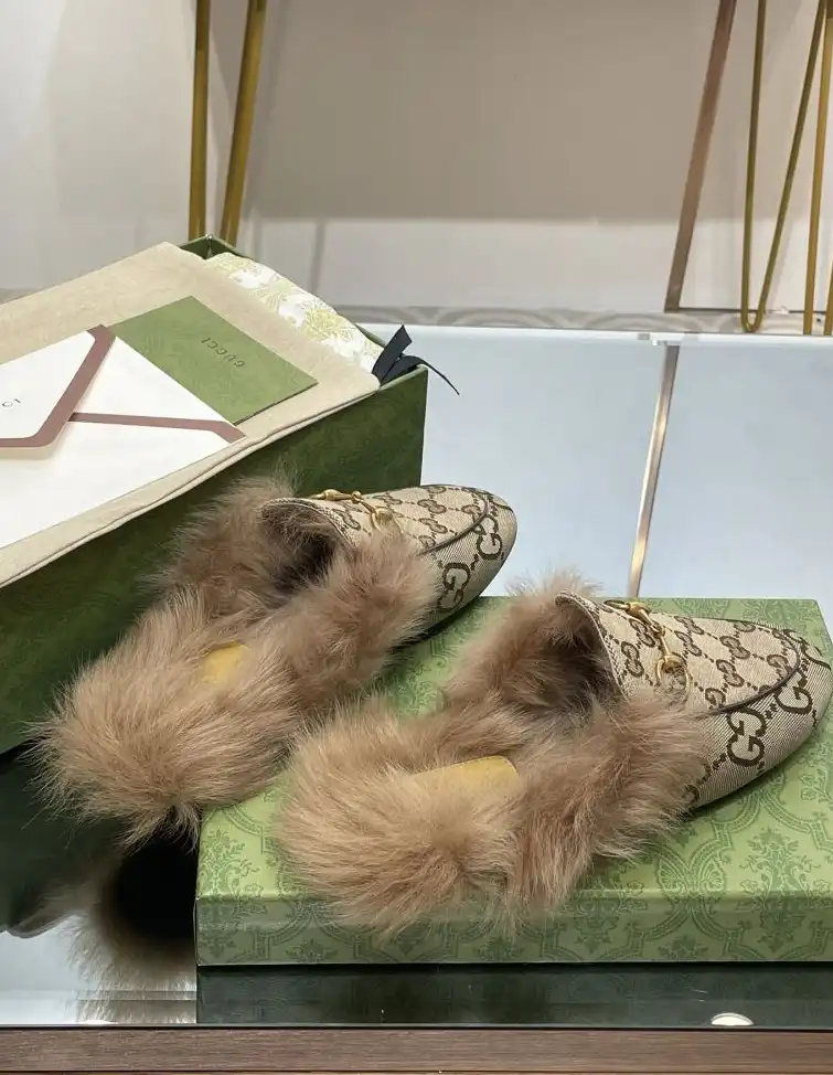 hype Gucci Slippers