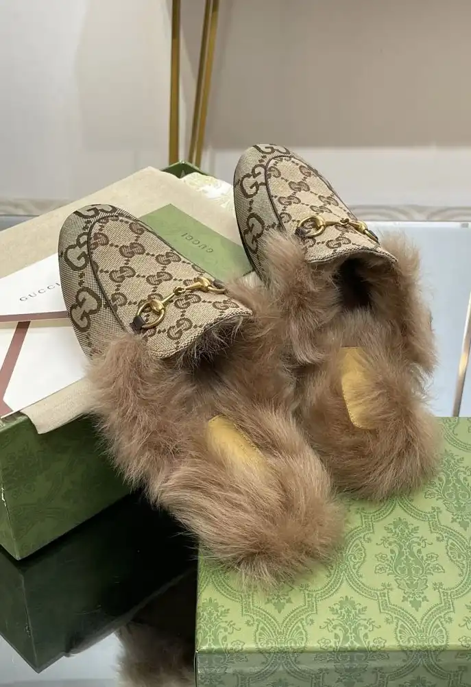 hype Gucci Slippers