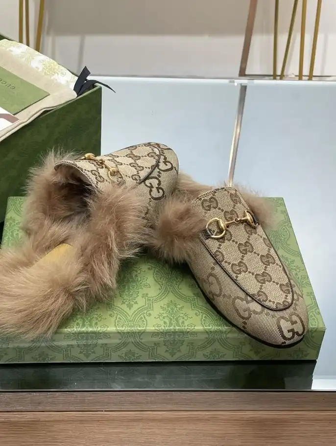 hype Gucci Slippers