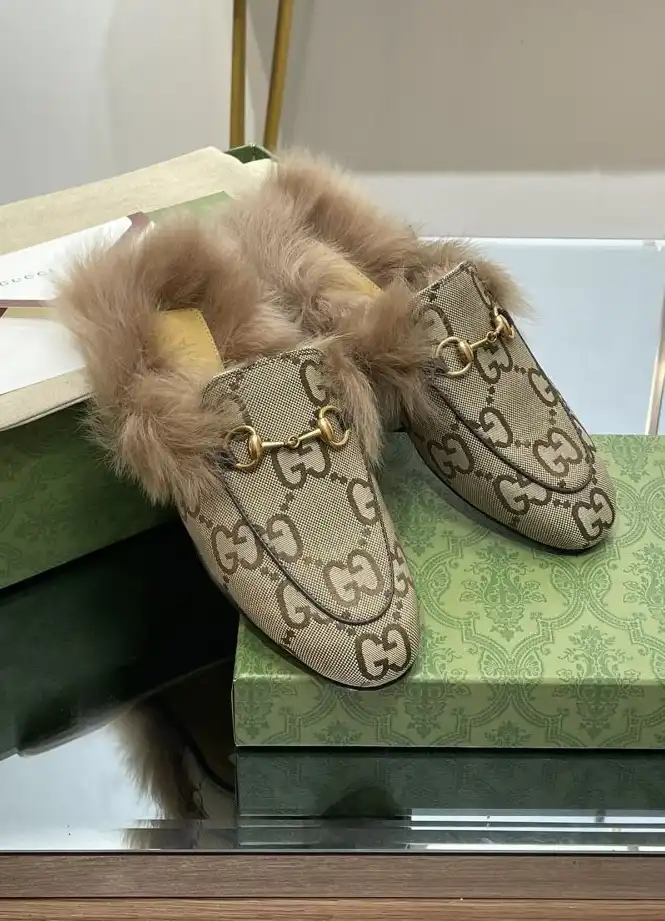 hype Gucci Slippers