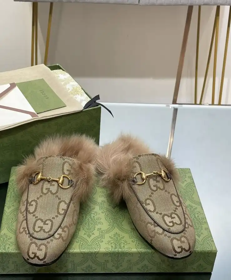 hype Gucci Slippers