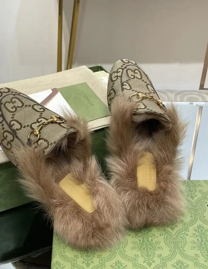 hype Gucci Slippers