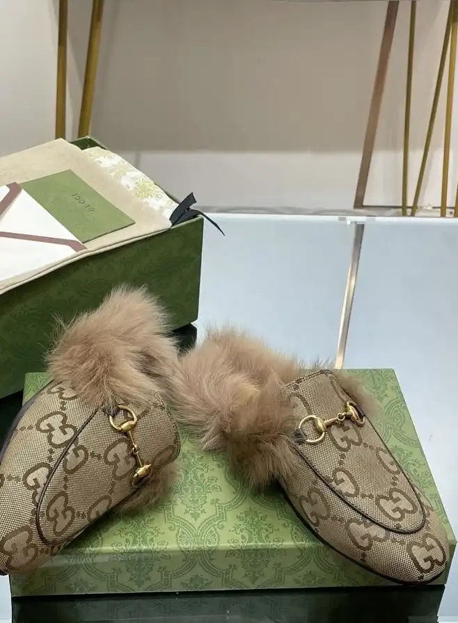 hype Gucci Slippers