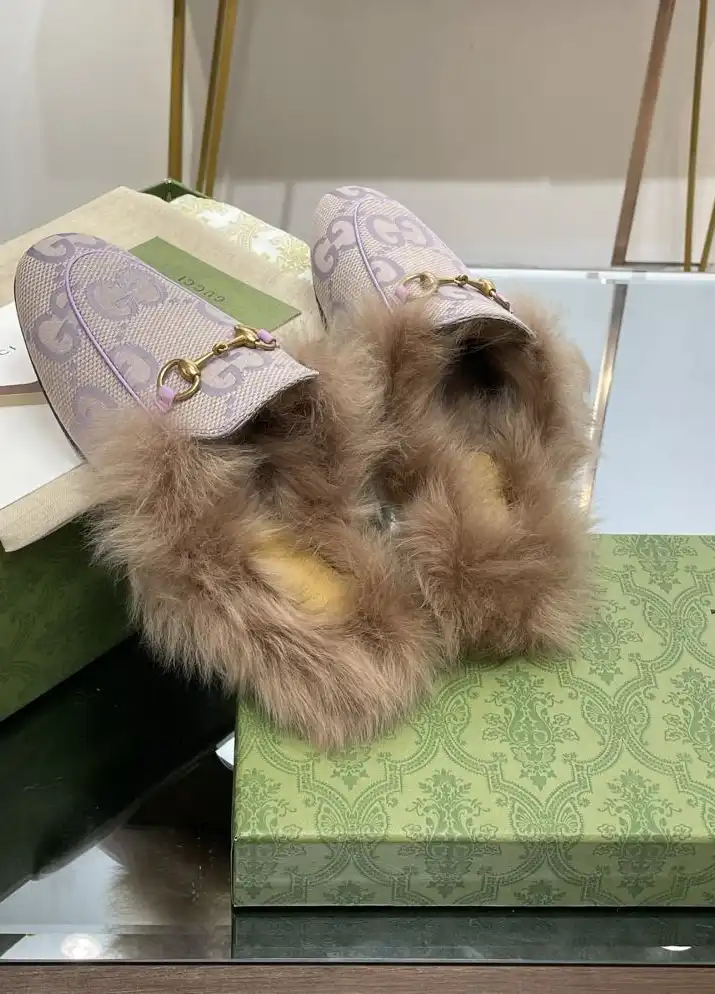 hype Gucci Slippers