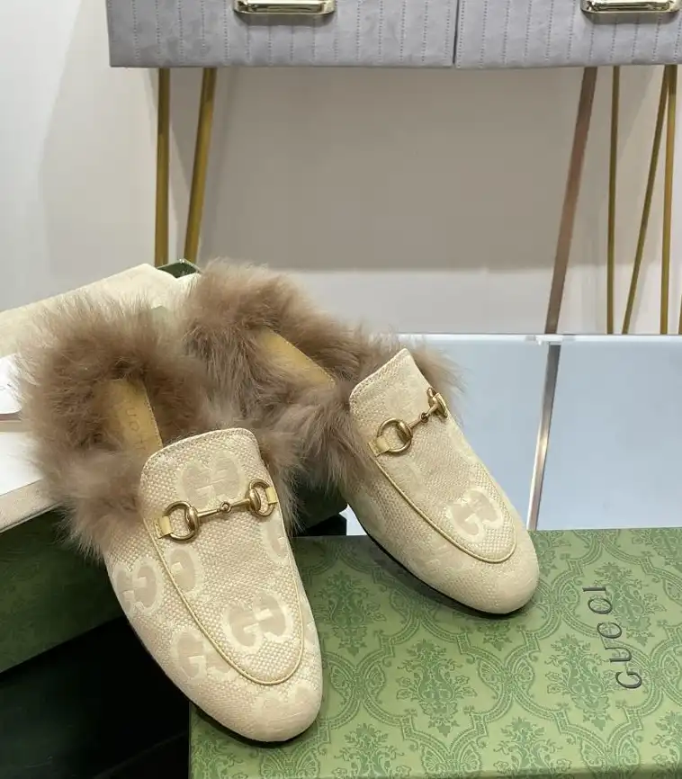 hype Gucci Slippers