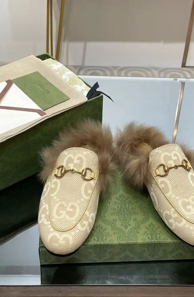 hype Gucci Slippers